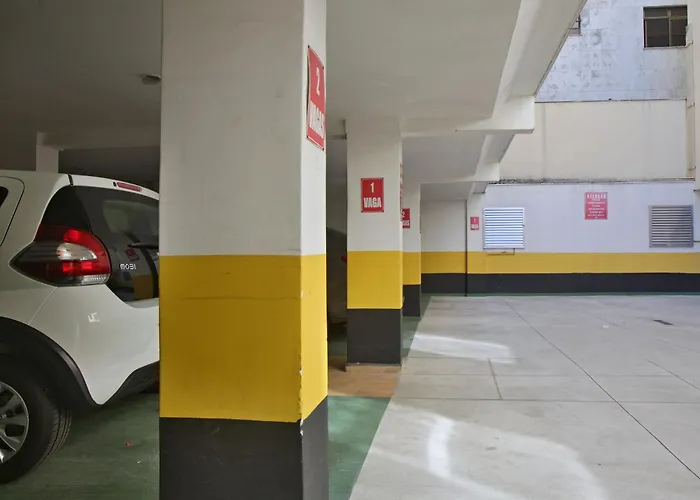 A 5 Minutos Andando Ate A Praia Do Forte Cabo Frio ,1 Quarto, Ar Condicionado,Cozinha ,Garagem , Ao Lado De Restaurantes E Comercio